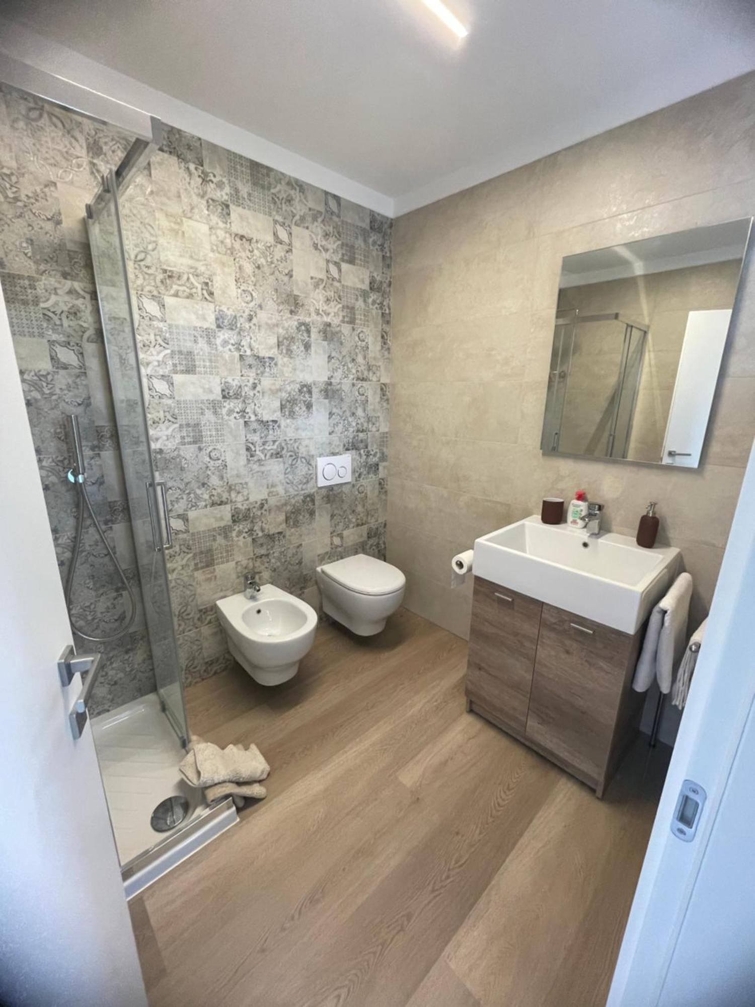 Lotus Garda Bed & Breakfast Riva del Garda Bagian luar foto